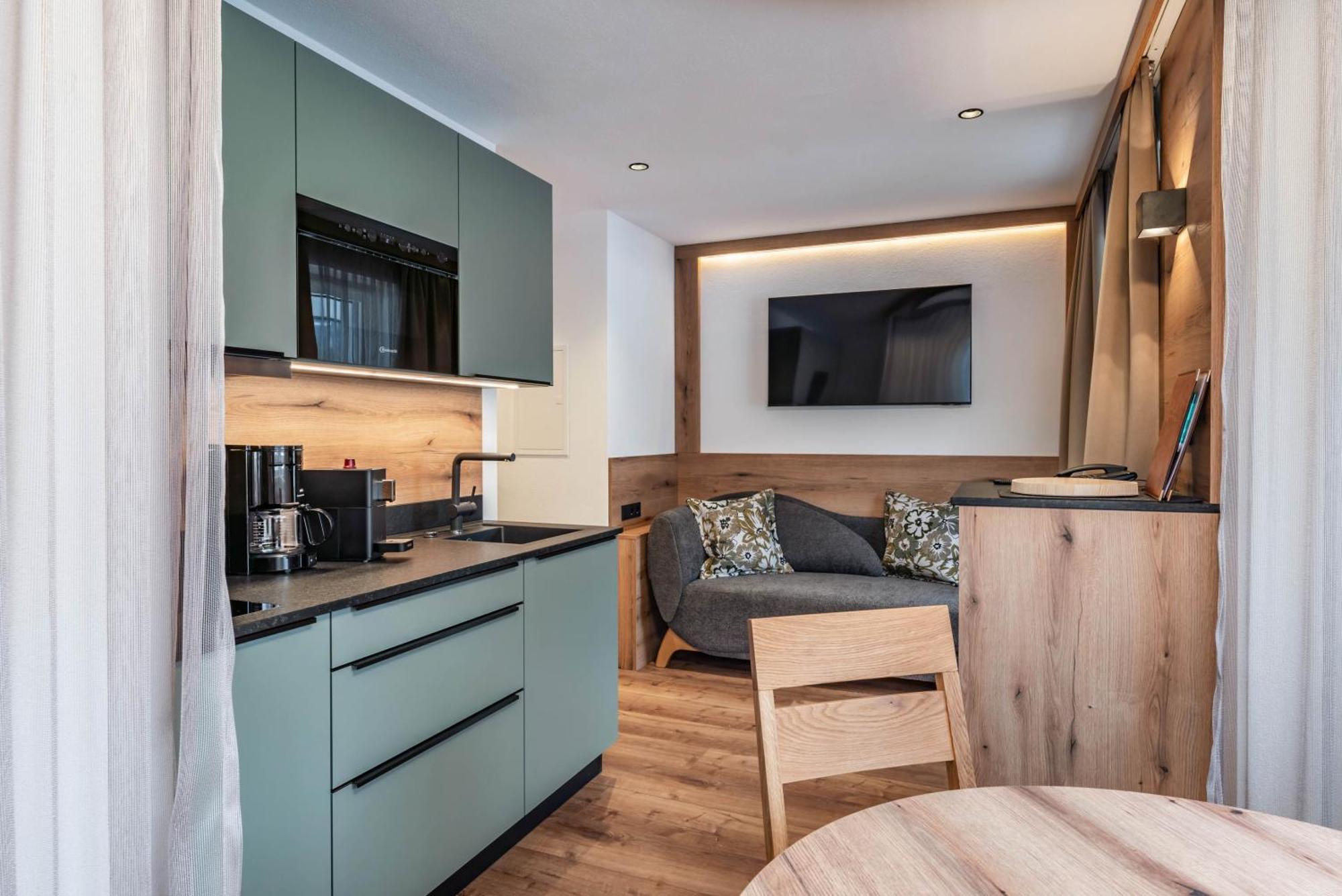 Montana Apartments Майрхофен Экстерьер фото