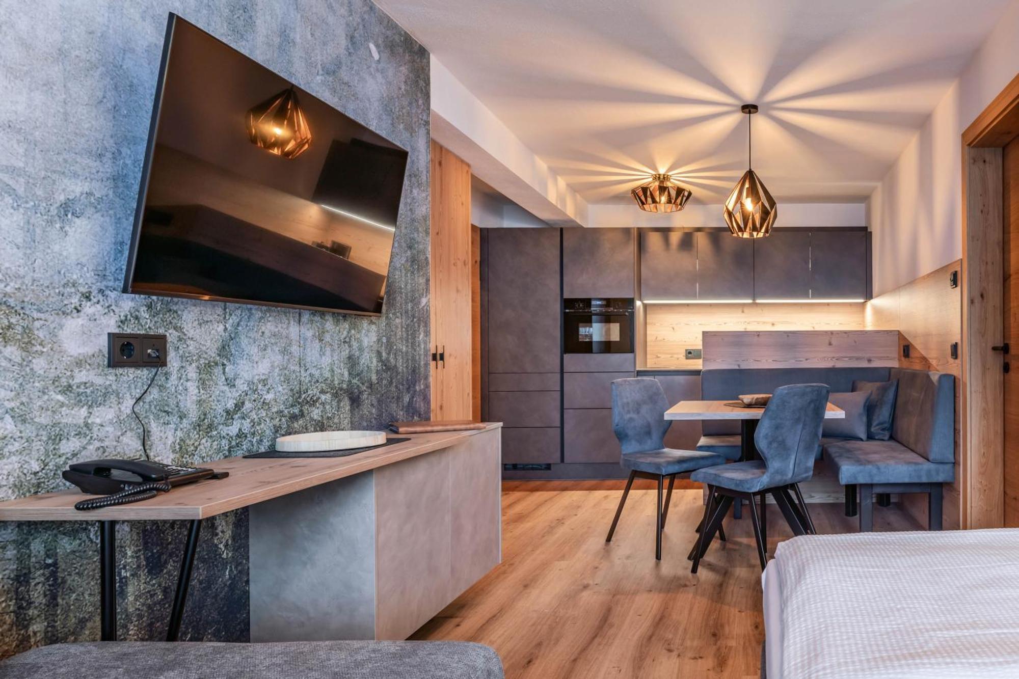 Montana Apartments Майрхофен Экстерьер фото