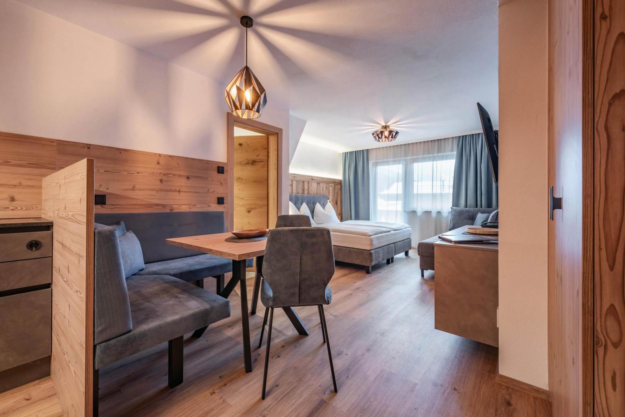 Montana Apartments Майрхофен Экстерьер фото
