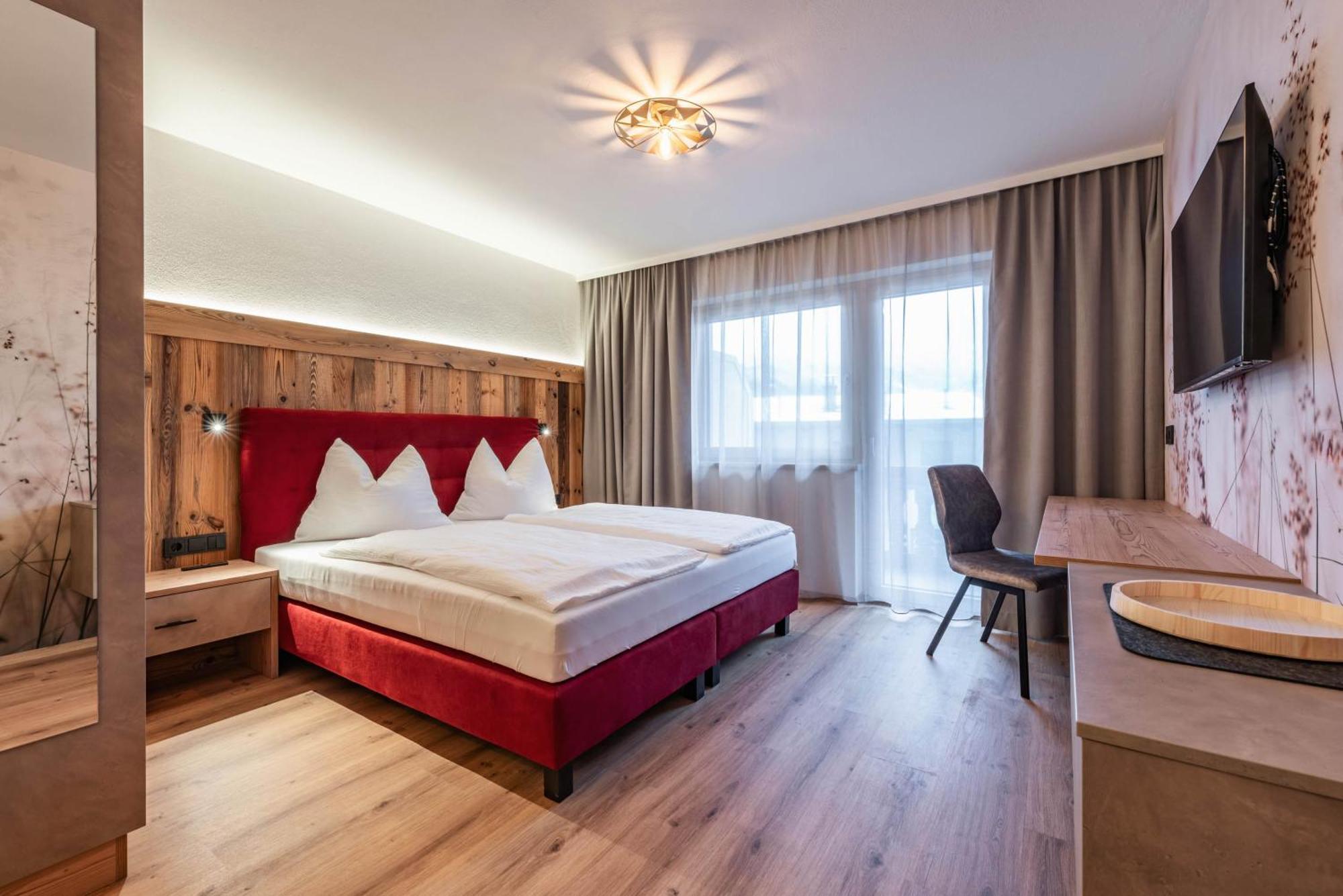 Montana Apartments Майрхофен Экстерьер фото