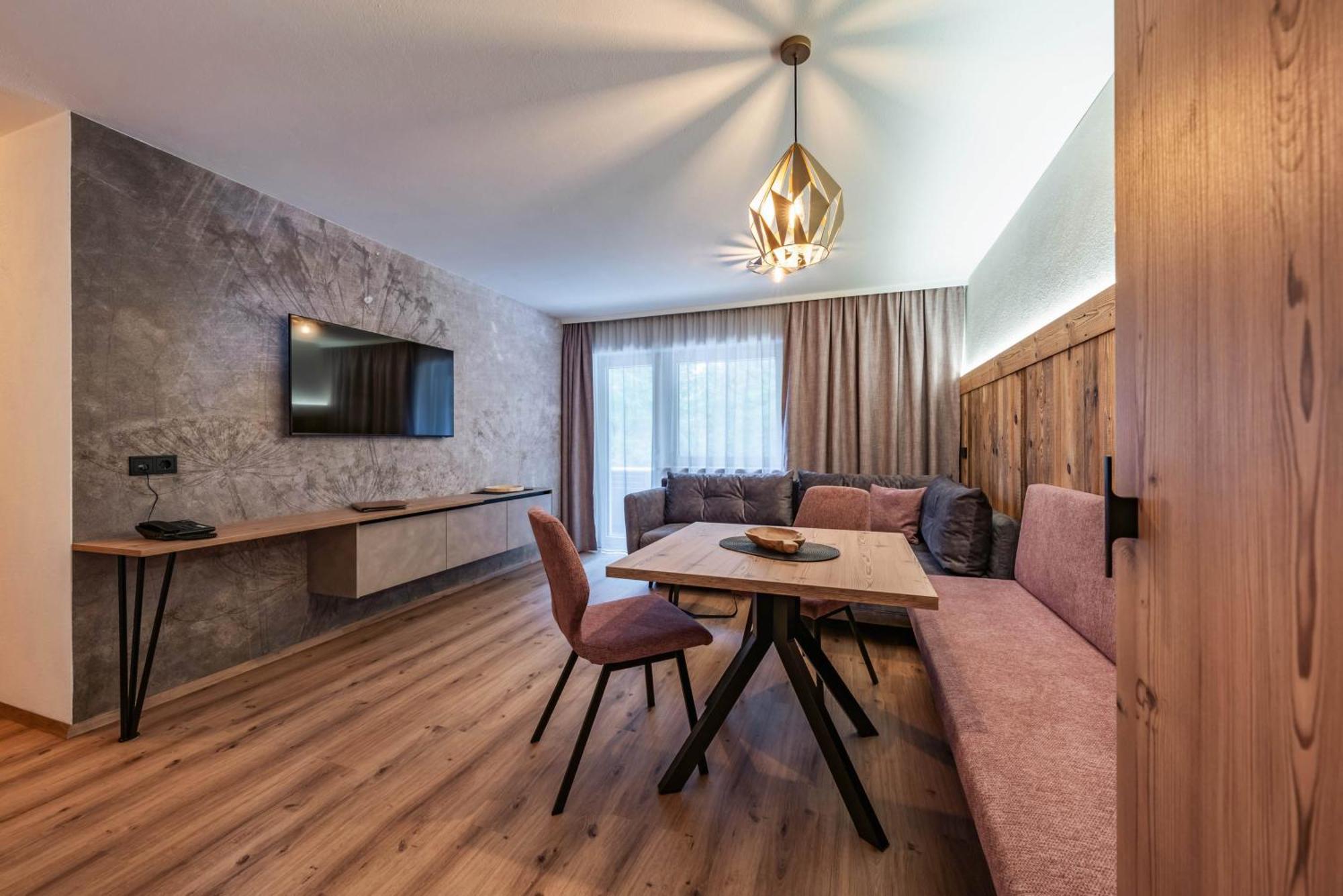 Montana Apartments Майрхофен Экстерьер фото