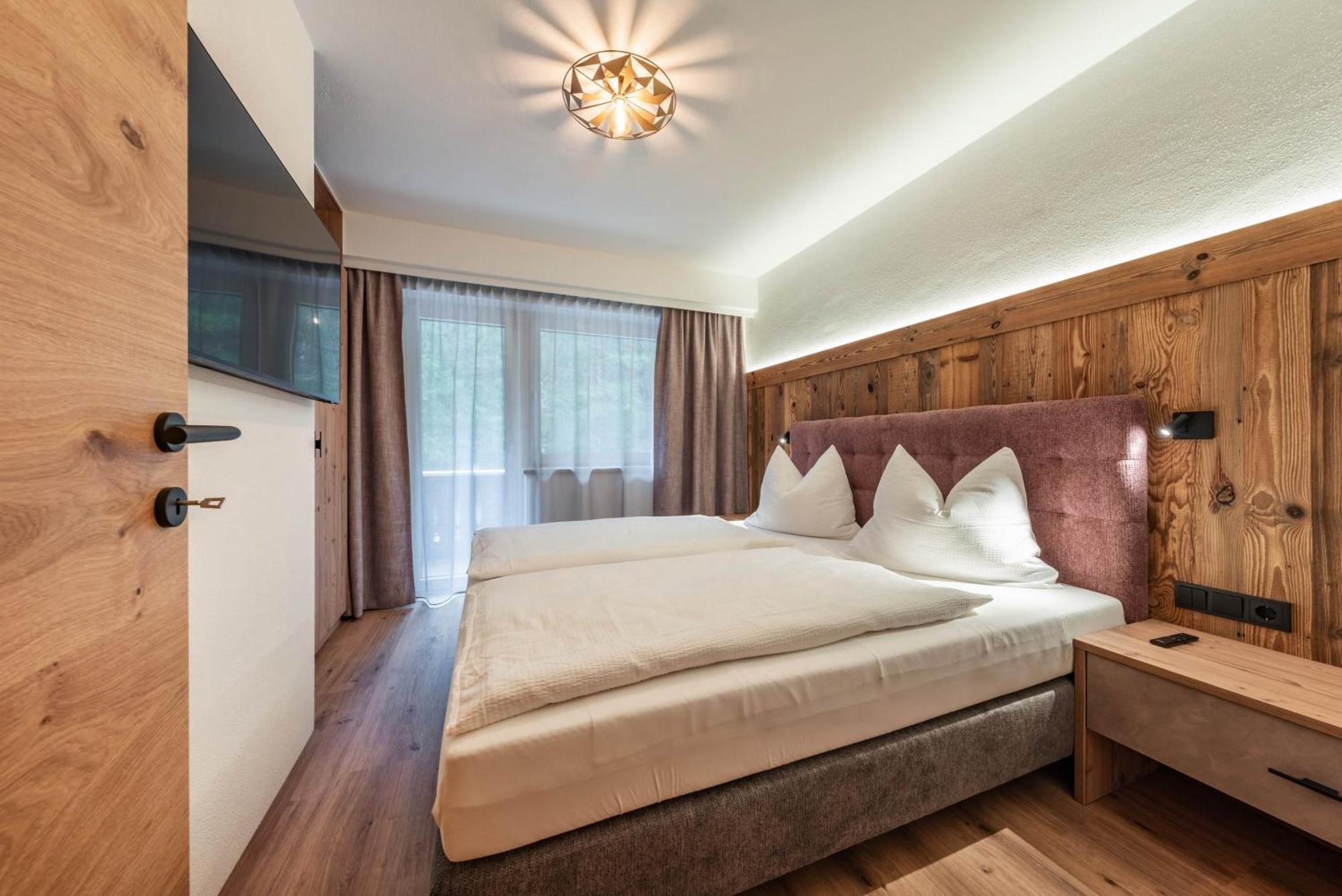Montana Apartments Майрхофен Экстерьер фото